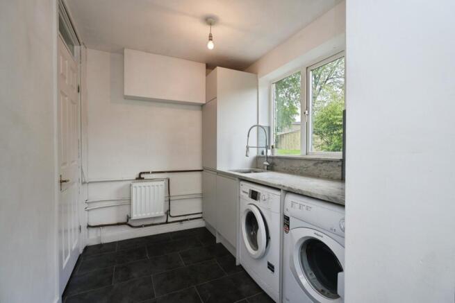 5 bed Detached for sale Image 10
