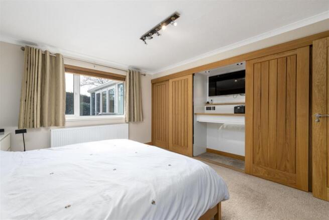 Bedroom_1_3.jpg