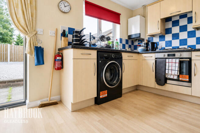 3 bed Semi-Detached for sale Image 6
