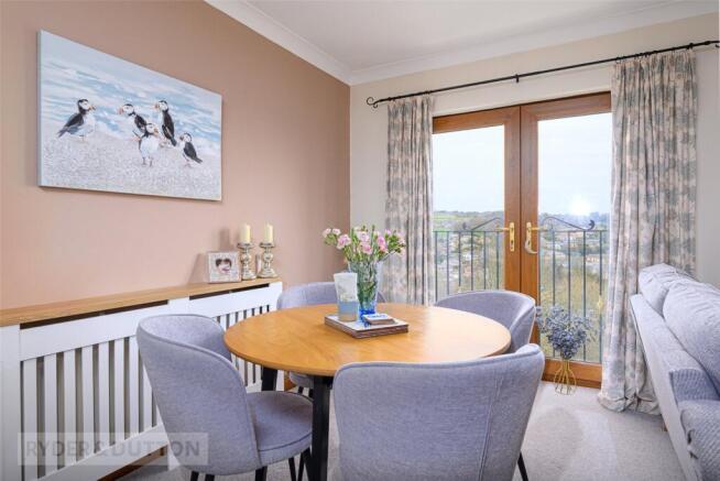 4 bed Detached for sale Image 9
