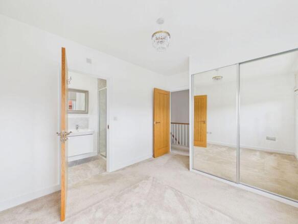 4 bed Detached for sale Image 9