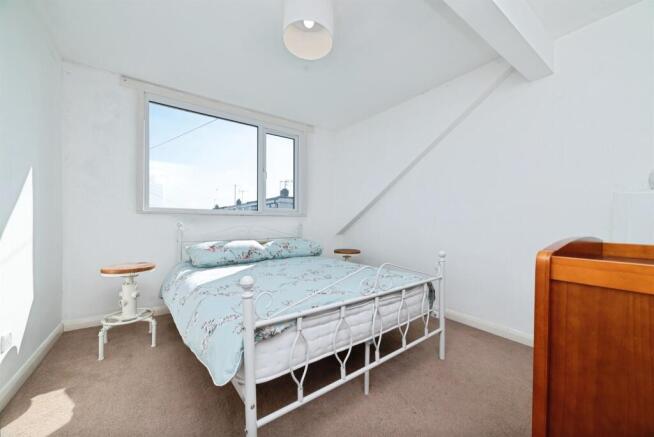 2 bed Semi-Detached for sale Image 10