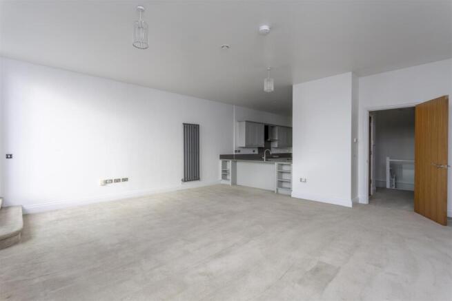 3 bed Apartment to rent Image 4