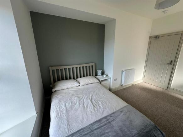 886 Fishponds_Room5_1