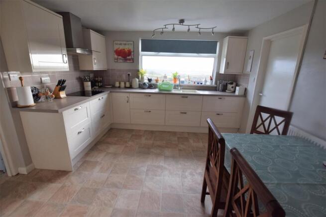 Kitchen 1.jpg