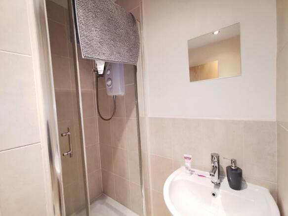 2 bed Flat to rent Image 6