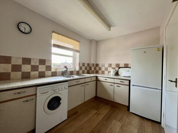 2 bed Flat for sale Image 5