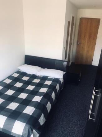 2 bed Apartment to rent Image 11
