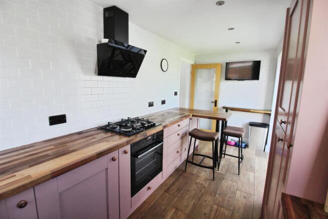 3 bed Semi-Detached for sale Image 8