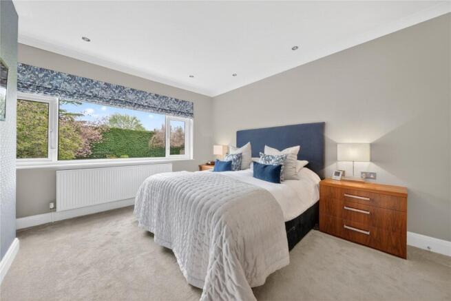 5 bed Detached for sale Image 7