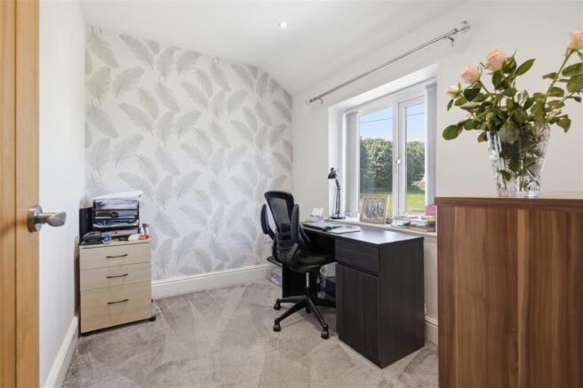 3 bed Semi-Detached for sale Image 11
