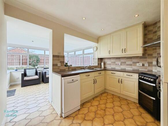 3 bed Detached Bungalow for sale Image 9