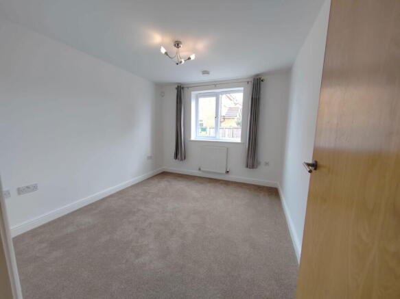 2 bed Ground Flat to rent Image 4