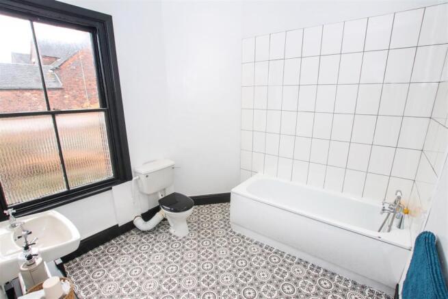 FIRST FLOOR BATHROOM