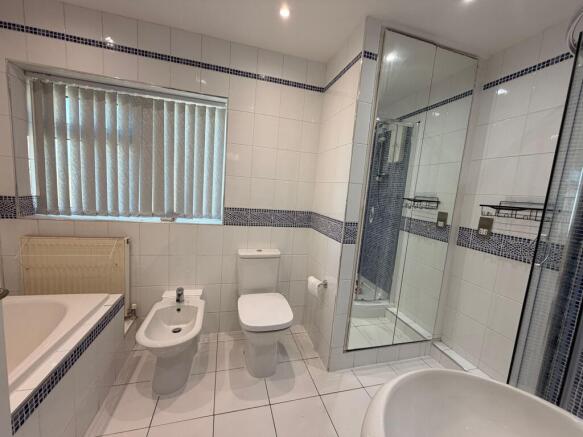 3 bed Detached Bungalow to rent Image 12