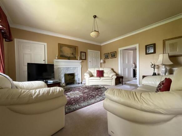 6 bed House for sale Image 8