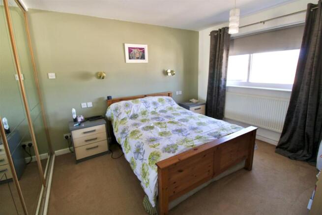 Bed 1.jpg