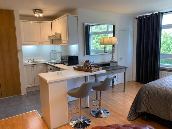 404 Lyndhurst Court Pic 2.jpg