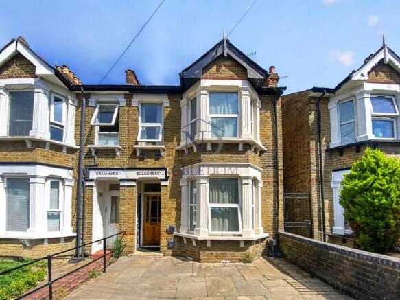THREE-BEDROOM TWO BATHROOM END OF TERRACE HOUSE I