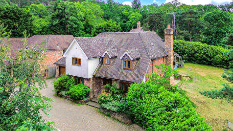 Vale Wood Drive, Lower Bourne, Farnham, Surrey, GU10