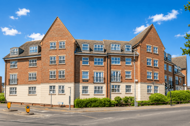 2 Bedroom 2nd Floor Flat to rent in Walthamstow C