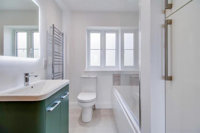 5 bed Semi-Detached for sale Image 8