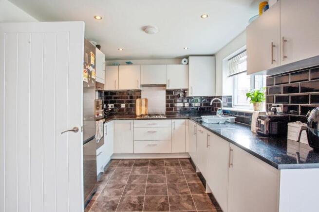4 bed Detached for sale Image 8
