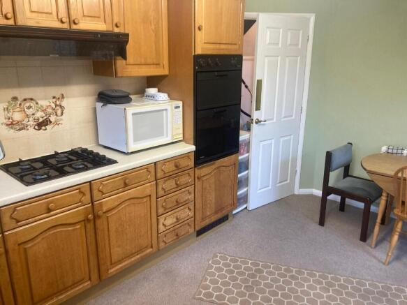 KITCHEN/BREAKFAST RM
