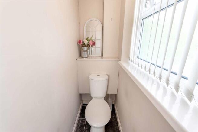 4 bed Detached for sale Image 9