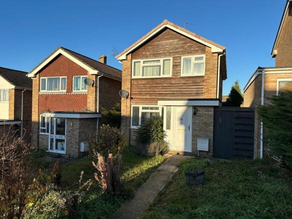 3-bed detached on Windrush, Highworth, SN6, £259,950
