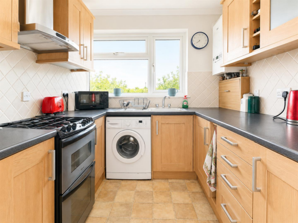 2 bed Apartment for sale Image 5