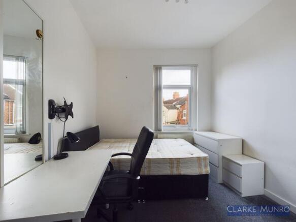 5 bed Terraced for sale Image 9