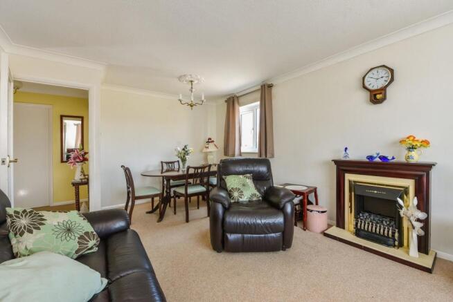 SITTING/DINING ROOM