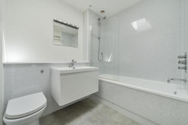 Flat 3, 133 Hiltingbury (10).jpg