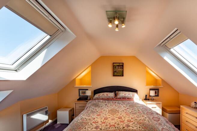 4 bed Semi-Detached for sale Image 8