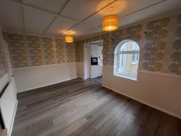 3 bed Semi-Detached to rent Image 8
