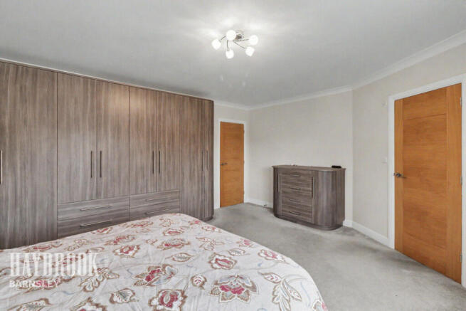 4 bed Detached for sale Image 12