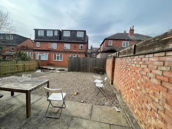 6 bed Semi-Detached to rent Image 5