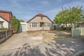 9, Kings Avenue, Sunbury-on-thames TW16 7QE