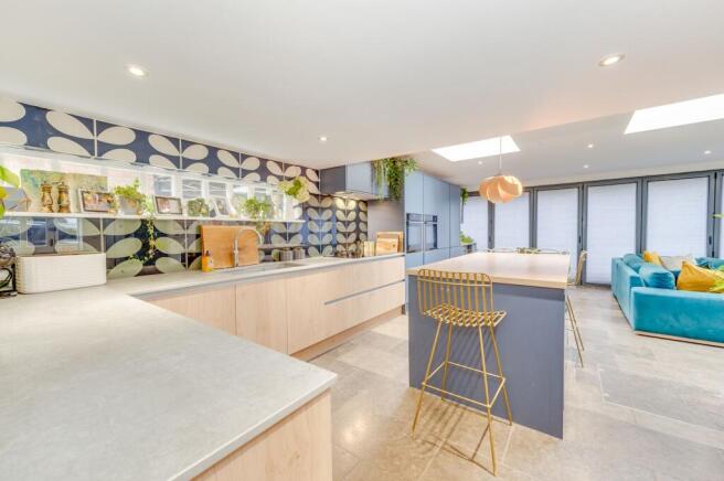 OPEN PLAN KITCHEN/DINER/LIVING ROOM