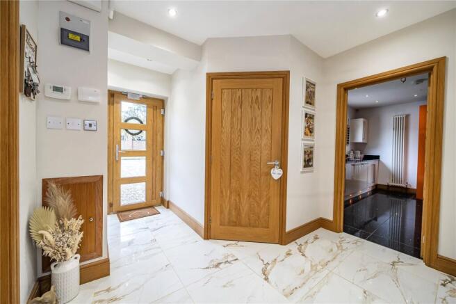 4 bed Detached for sale Image 9