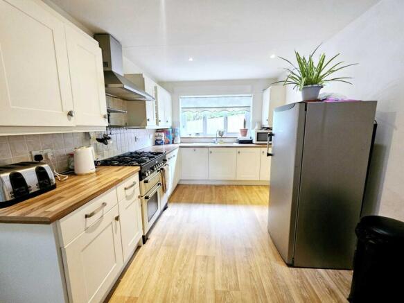 3 bed Detached for sale Image 8