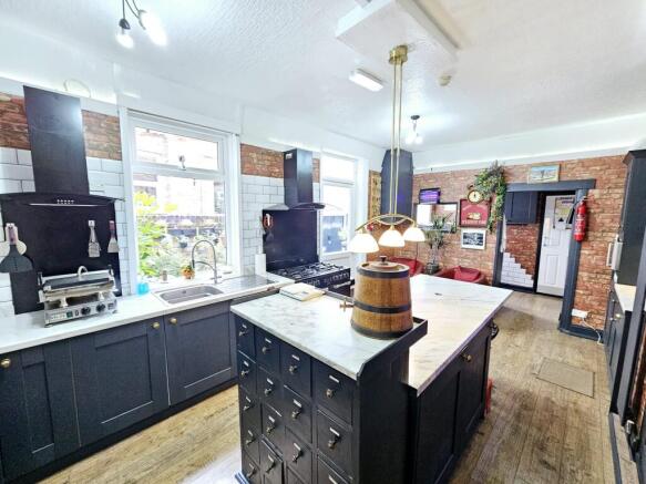 4 bed Terraced for sale Image 8