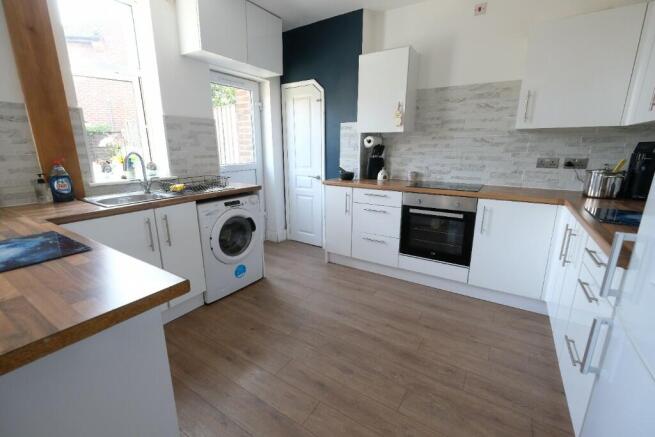 KITCHEN/DINING ROOM