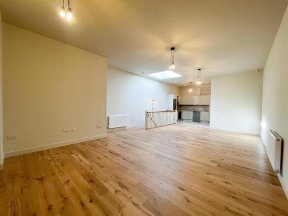 3 bed Mews to rent Image 4