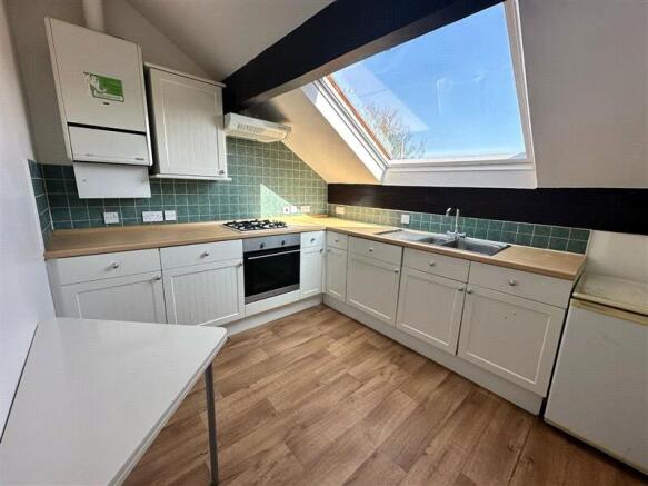 2 bed Apartment to rent Image 5