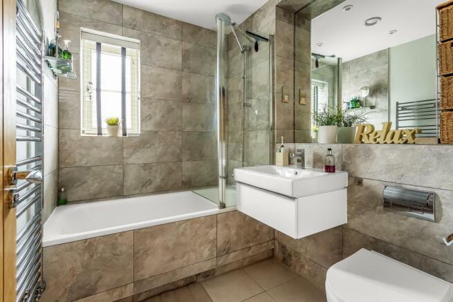 .bathroom.jpg