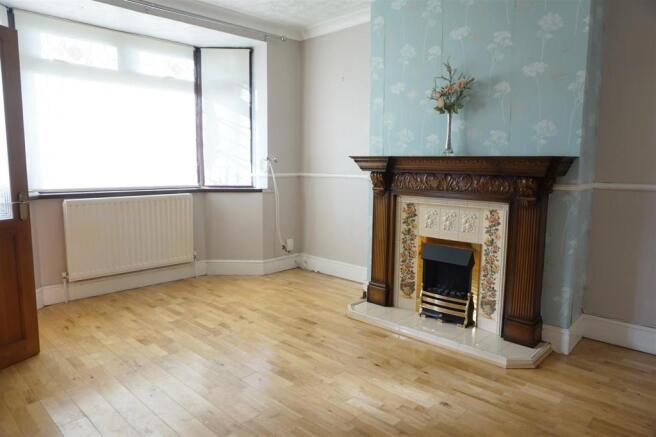 BAY FRONTED LOUNGE