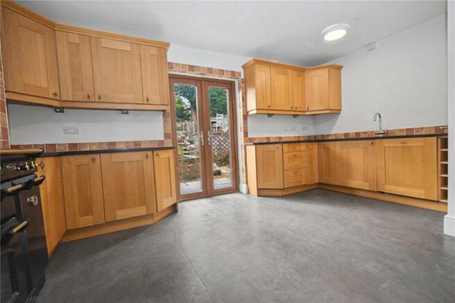 3 bed Semi-Detached for sale Image 6