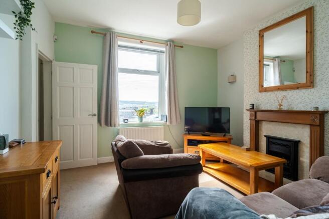 2 bed Terraced to rent Image 5